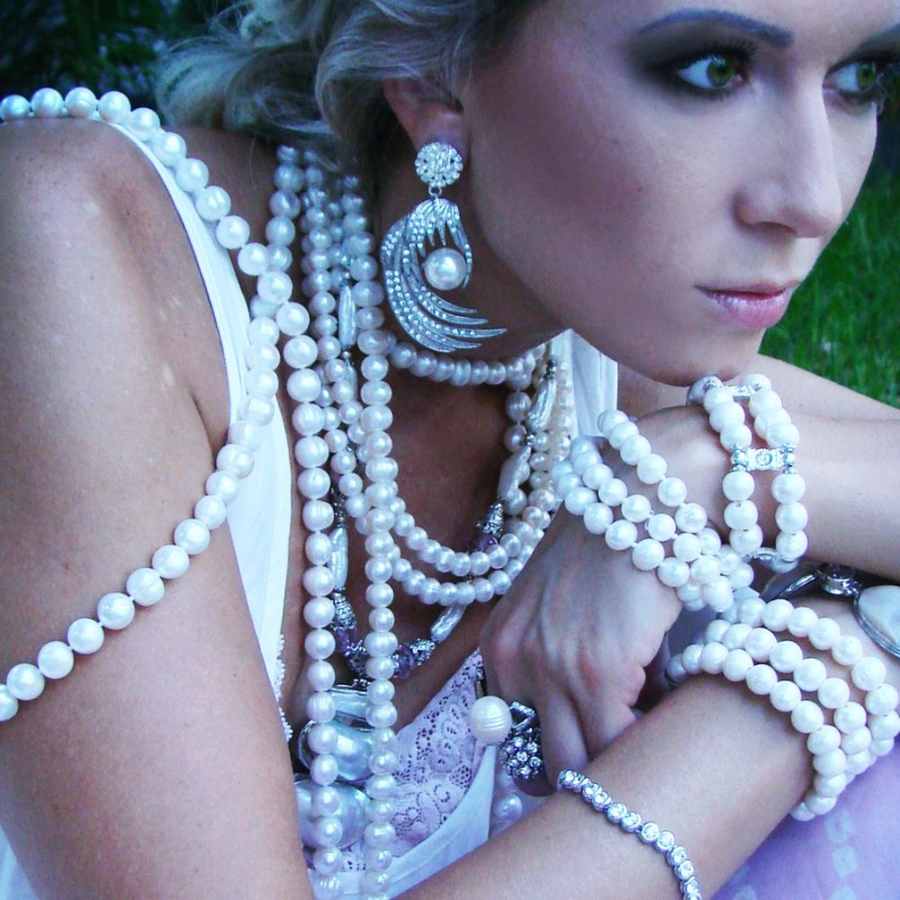Earrings/Clips American Vintage Jewelry Faux Large Pearls White Crystals